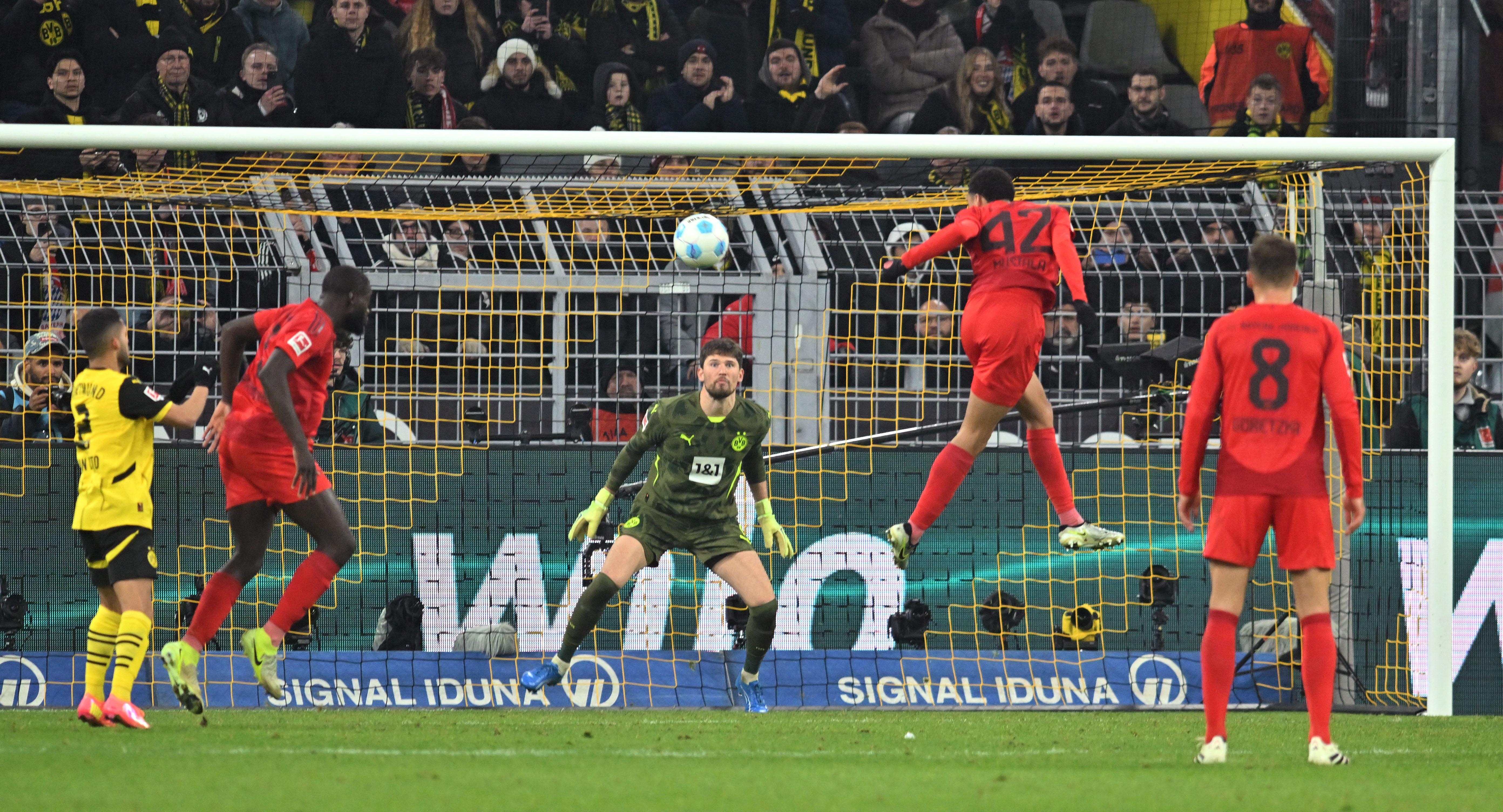 Jamal Musiala trifft per Kopf zum Ausgleich