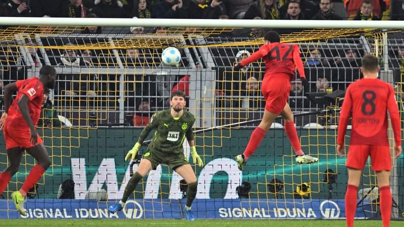 Jamal Musiala trifft per Kopf zum Ausgleich | Bild: dpa/picture-alliance Jamal Musiala trifft per Kopf zum Ausgleich