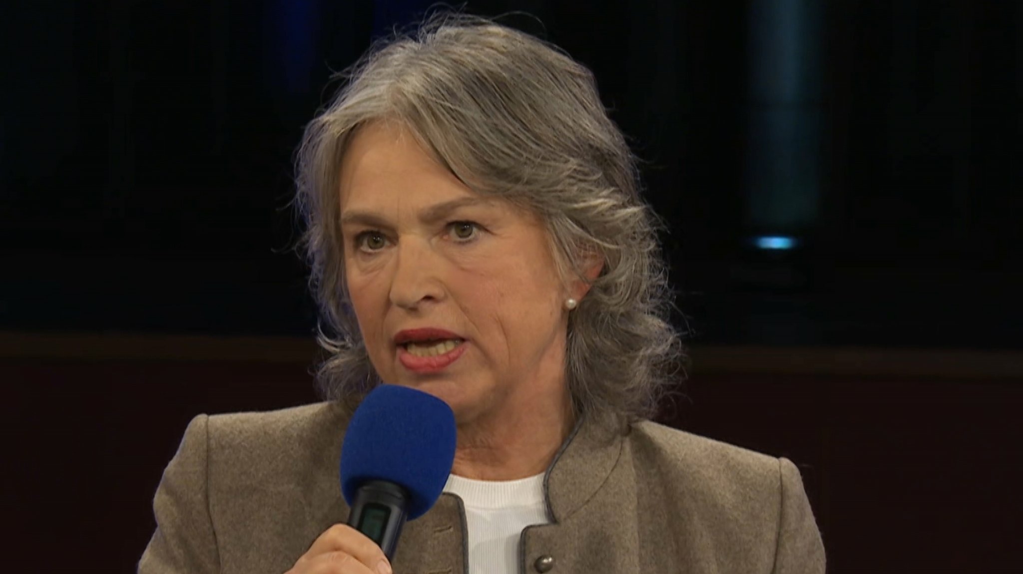 Gisela Sengl und Michaela Kaniber diskutieren in der "jetzt red i"-Arena