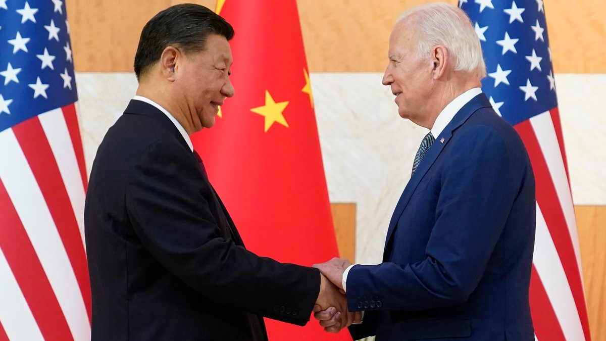 17.11.22: Chinas Staatschef Xi Jinping (l.) und US-Präsident Joe Biden (r.) beim G20-Treffen auf Bali.