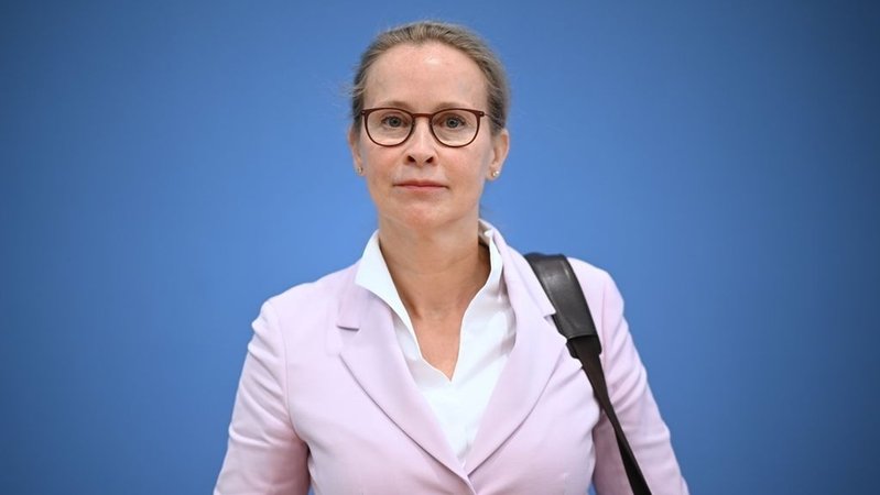 ARCHIV - 15.04.2024, Berlin: Frauke Brosius-Gersdorf, Juristin, stellt den Abschlussbericht der Kommission zur reproduktiven Selbstbestimmung und Fortpflanzungsmedizin vor. | Bild: dpa-Bildfunk/Britta Pedersen ARCHIV - 15.04.2024, Berlin: Frauke Brosius-Gersdorf, Juristin, stellt den Abschlussbericht der Kommission zur reproduktiven Selbstbestimmung und Fortpflanzungsmedizin vor.