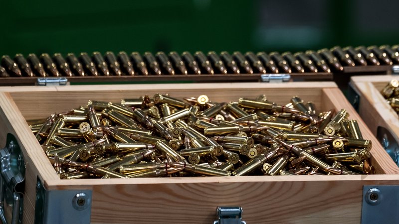 ARCHIV (13.06.2025): Symbolbild Verteidigungsausgaben. Munitionsproduktion in Polen | Bild: picture alliance / NurPhoto | Dominika Zarzycka ARCHIV (13.06.2025): Symbolbild Verteidigungsausgaben. Munitionsproduktion in Polen