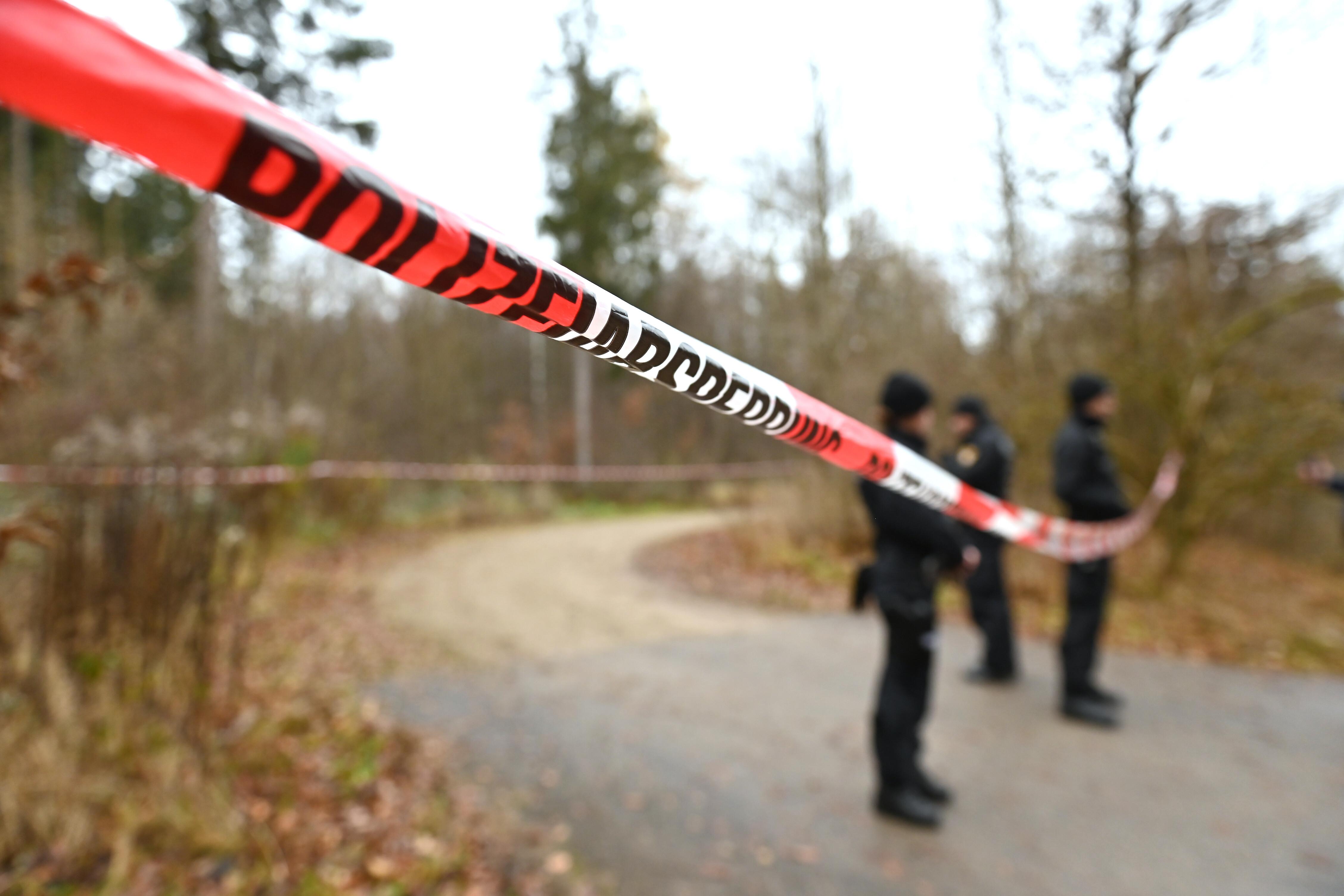 21.11.2025: Suchaktion der Polizei nach dem Fund einer Frauenleiche im Forstenrieder Park