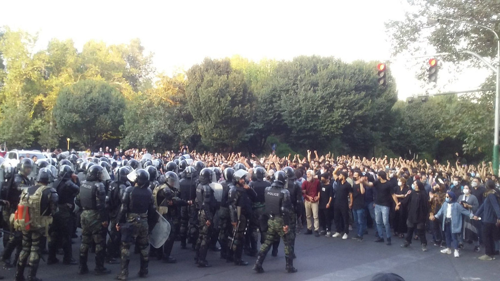 19. September 2022: Tausende demonstrieren in der iranischen Hauptstadt Teheran. 
