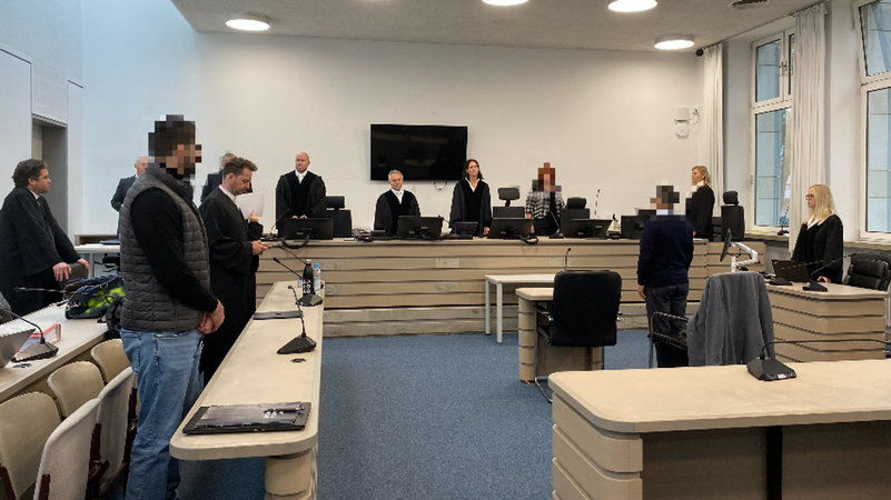 Im sogenannten Doppelgängerinnen-Mordprozess vor dem Landgericht Ingolstadt hat der Vorsitzende Richter heute (5.11.) die Beweisaufnahme geschlossen. | Bild: BR / Daniela Olivares Im sogenannten Doppelgängerinnen-Mordprozess vor dem Landgericht Ingolstadt hat der Vorsitzende Richter heute (5.11.) die Beweisaufnahme geschlossen.