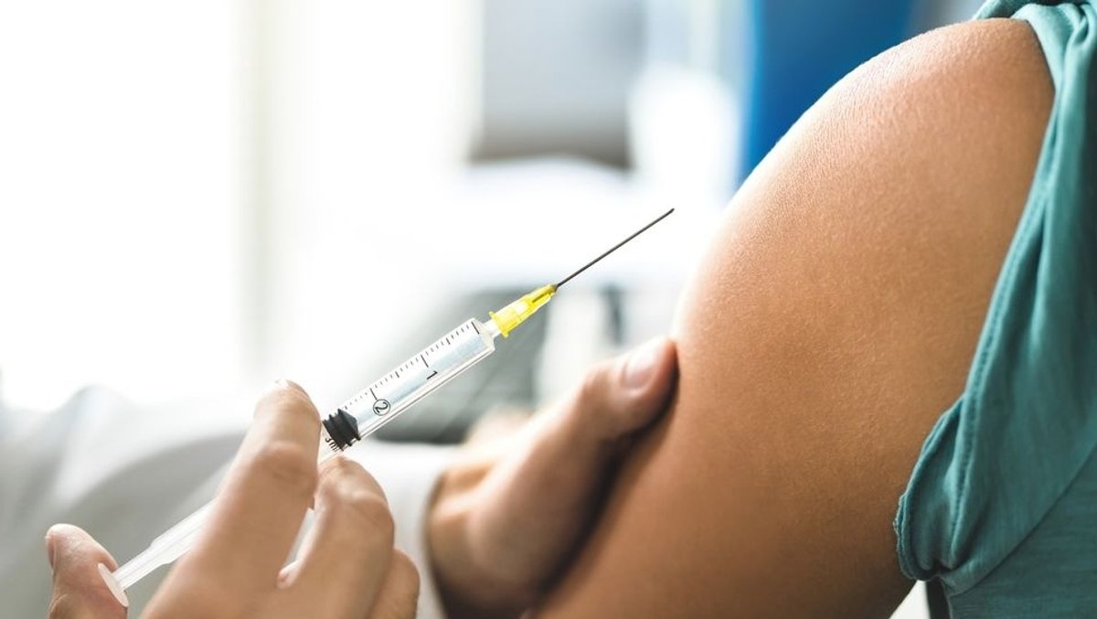 Hoffnungsschimmer Impfung:  Zum Jahreswechsel könnte ein erstes Vakzin gegen Covid-19 in Europa zur Verfügung stehen. 