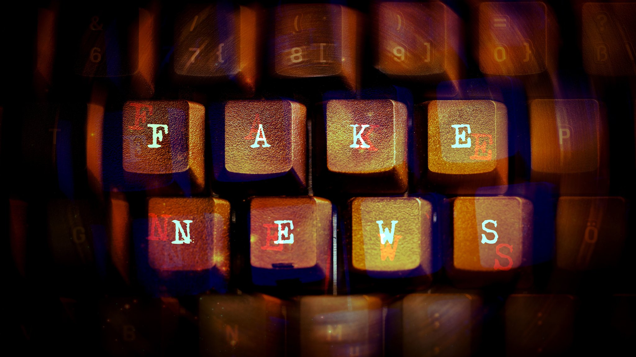 Schriftzug "Fake News" auf einer Computertastatur