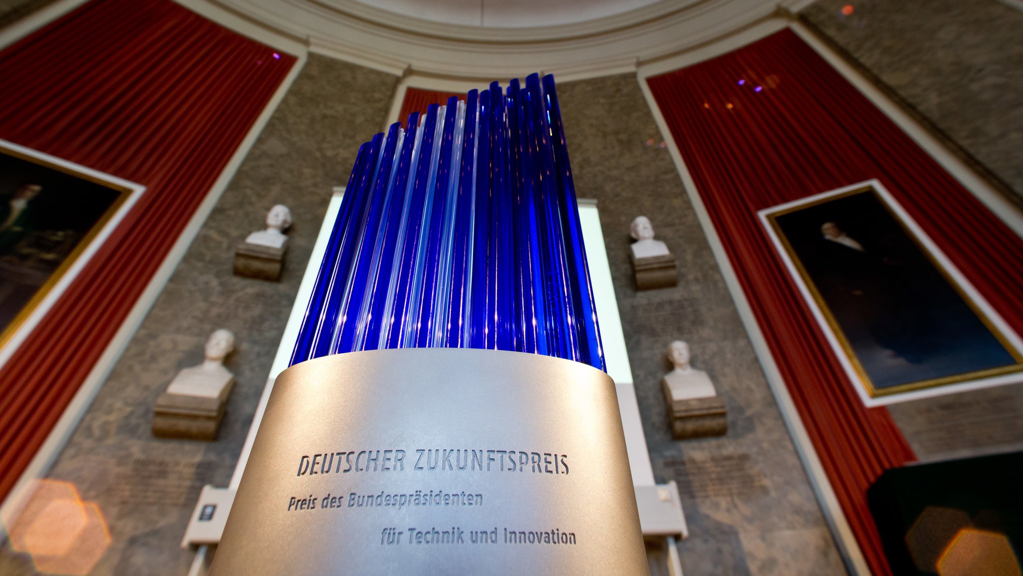 Die Trophäe des Deutschen Zukunftspreises im Deutschen Museum in München