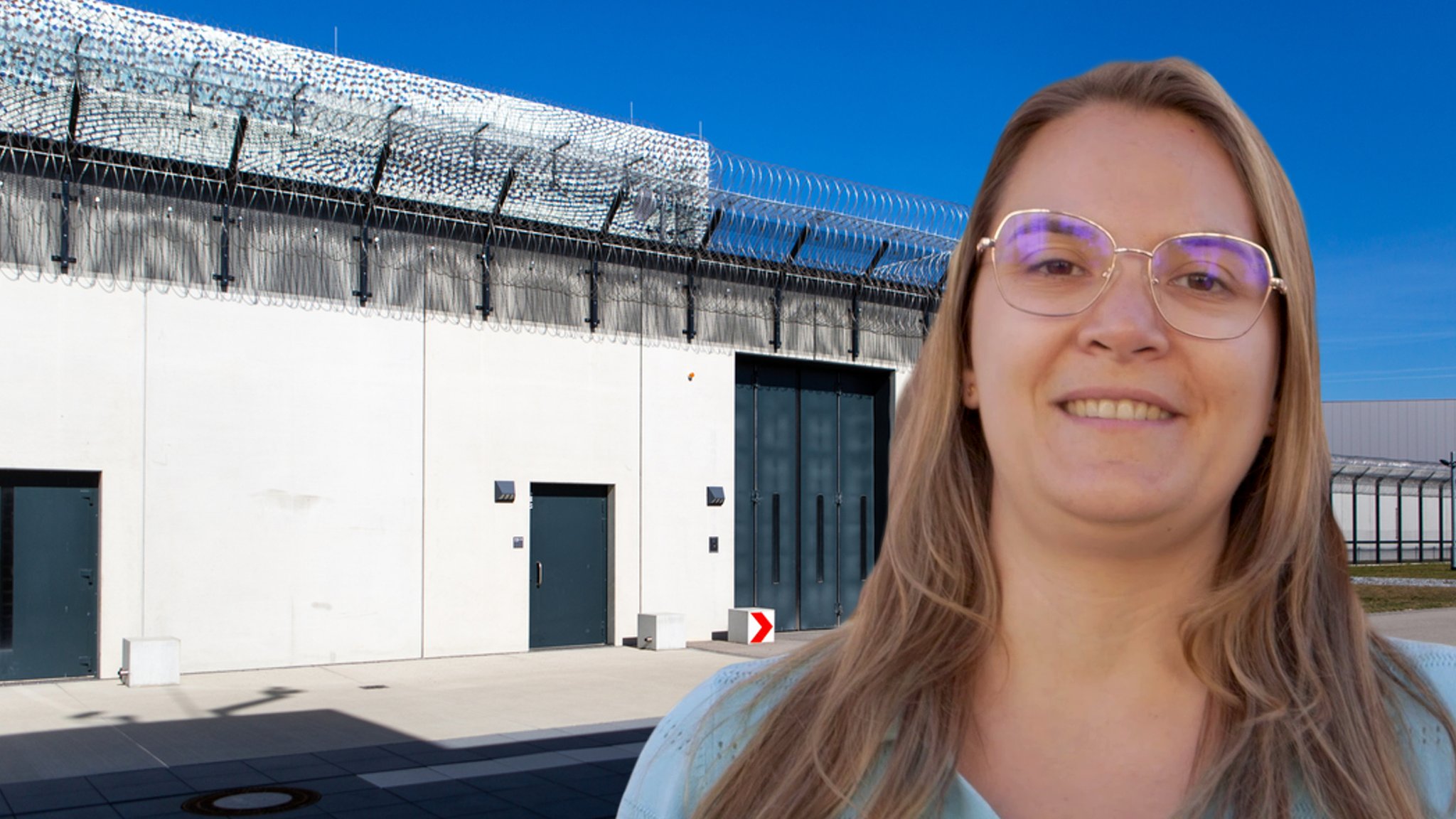 Christina im Portrait. Sie ist Sozialarbeiterin in der Bewährungs- und Gerichtshilfe am Landgericht Ingolstadt; im Hintergrund ist eine Justizvollzugsanstalt zu sehen.