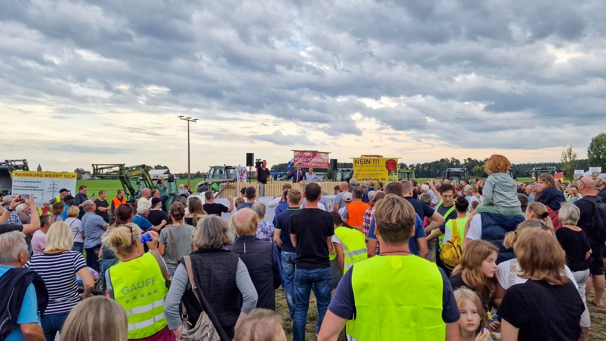 Protestaktion gegen Stromtrasse bei Nürnberg