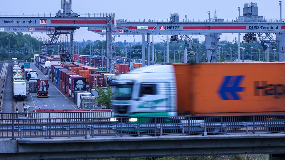 Verkehrsprognose: Schiene legt zu - aber Straße bleibt vorn