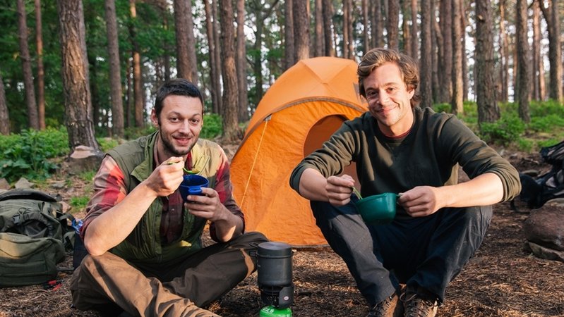 Der Camping-Check / Von Outdoor-Experte Joe kann Tobi noch einiges lernen...