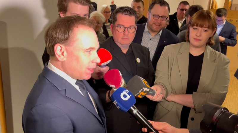 Zwischenfall in Augsburg - Ullrich attackiert Roth | Bild: BR 2025 Zwischenfall in Augsburg - Ullrich attackiert Roth