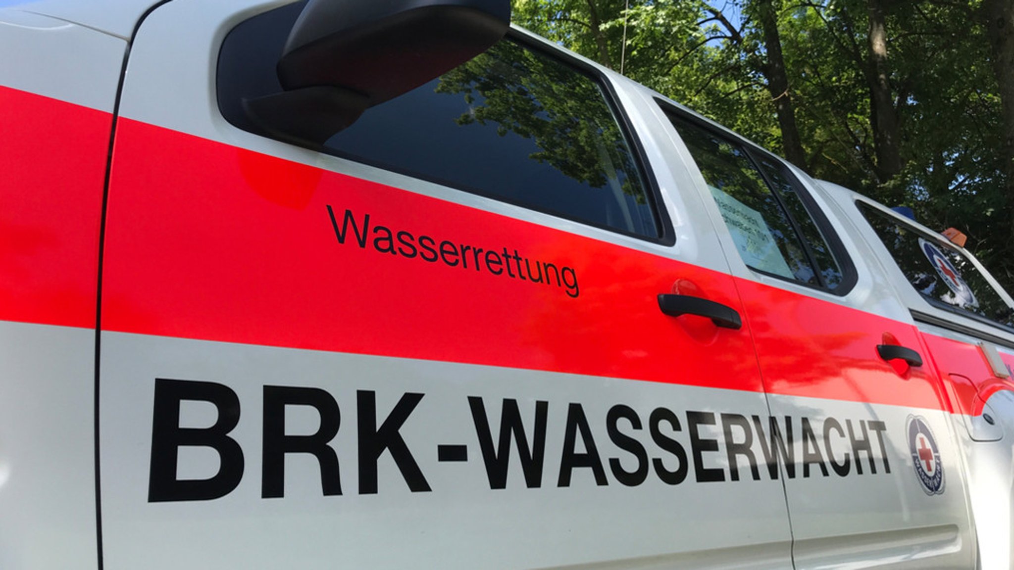 Einsatzfahrzeug der BRK-Wasserwacht (Symbolbild)