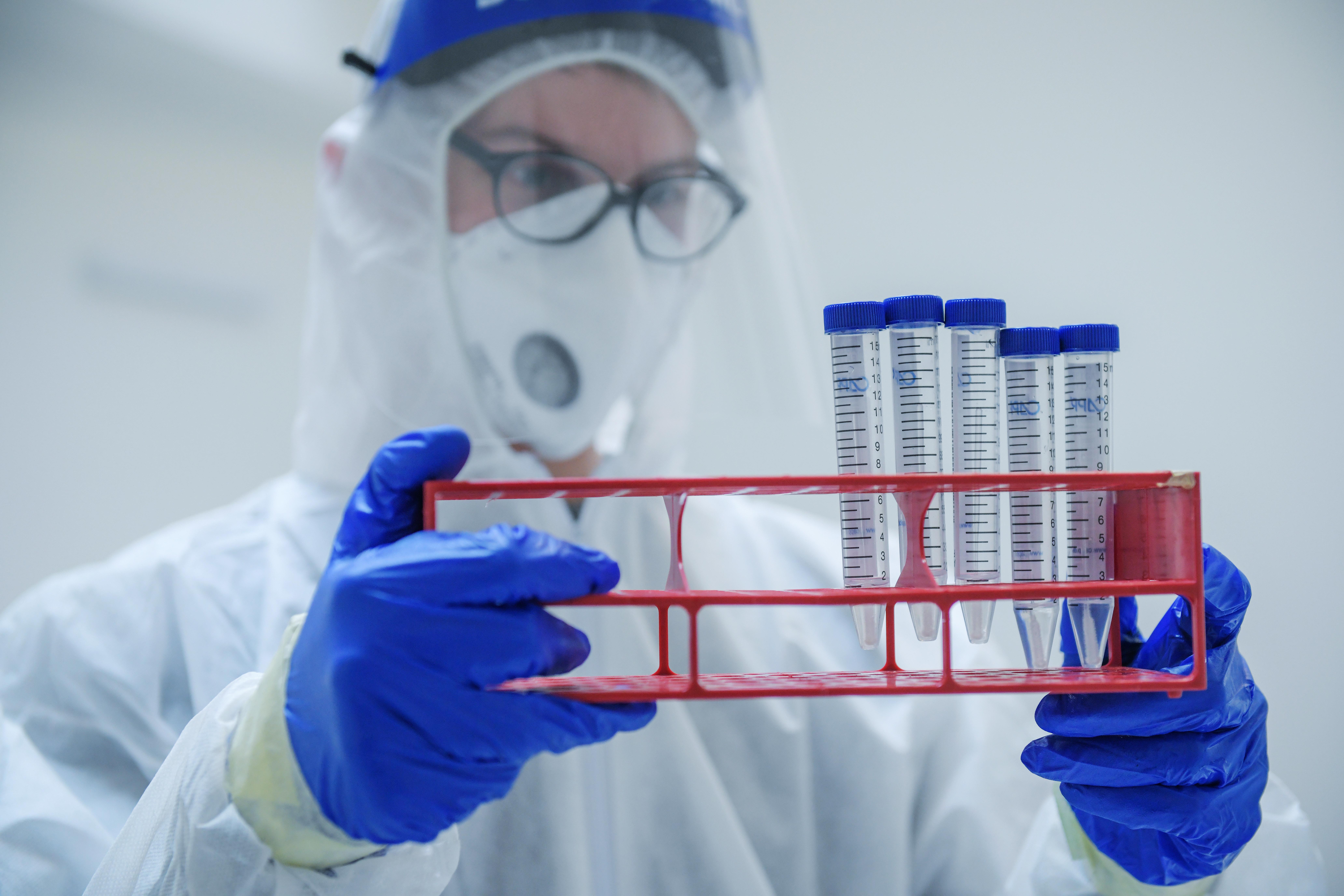 FAQ zu Corona: Wann muss ich einen Test machen? | BR24