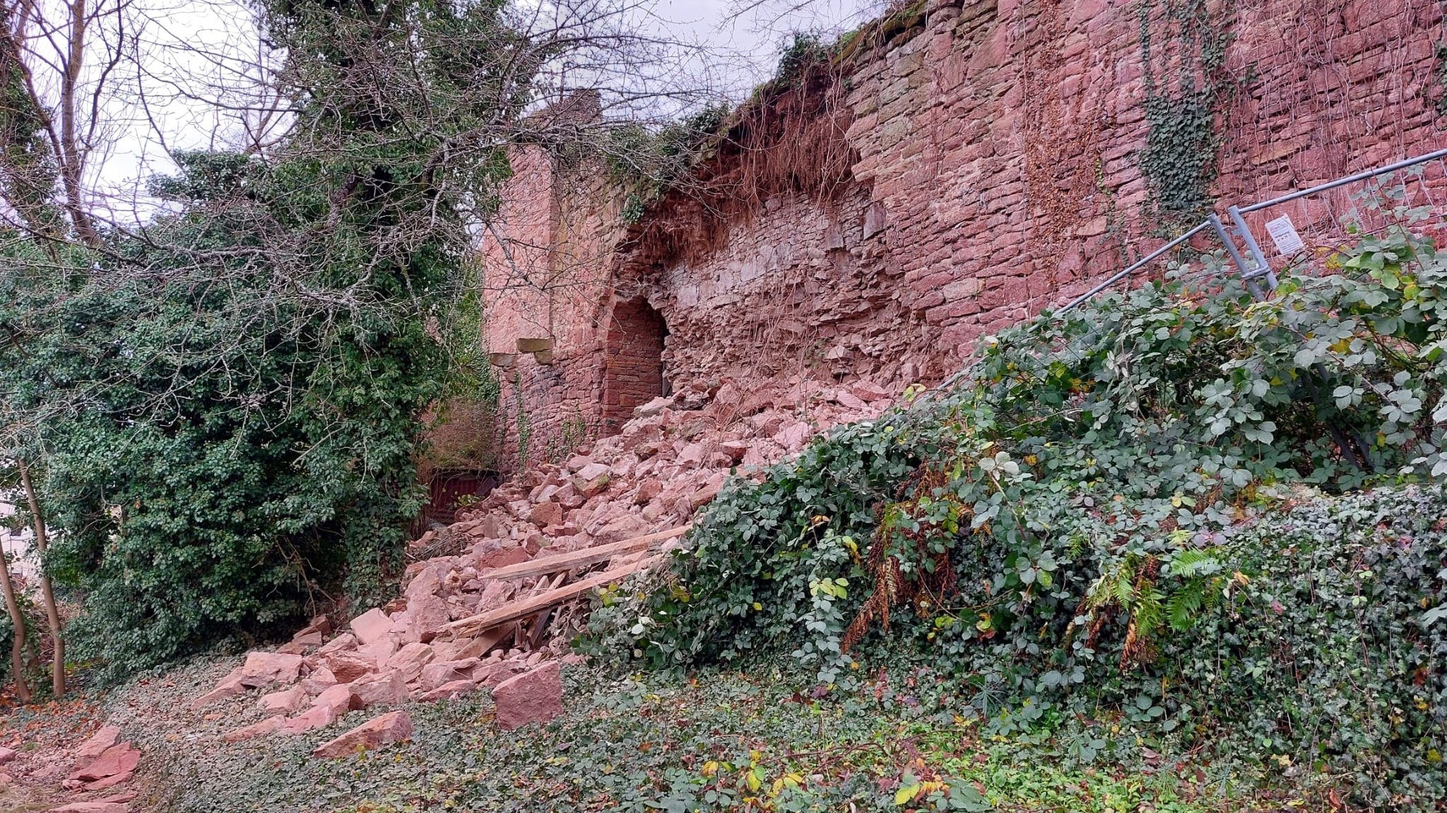 Prellwand soll eingestürzte Miltenberger Stadtmauer sichern