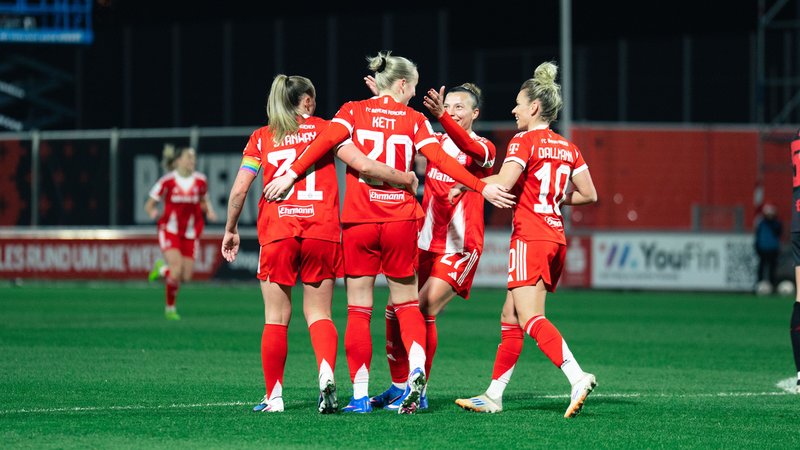 Jubeltraube um Franziska Kett | Bild: picture alliance / ZUMAPRESS.com | Leonie Kiehl Jubeltraube um Franziska Kett