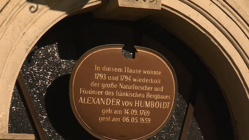 Eine Plakette erinnert an Alexander von Humboldt