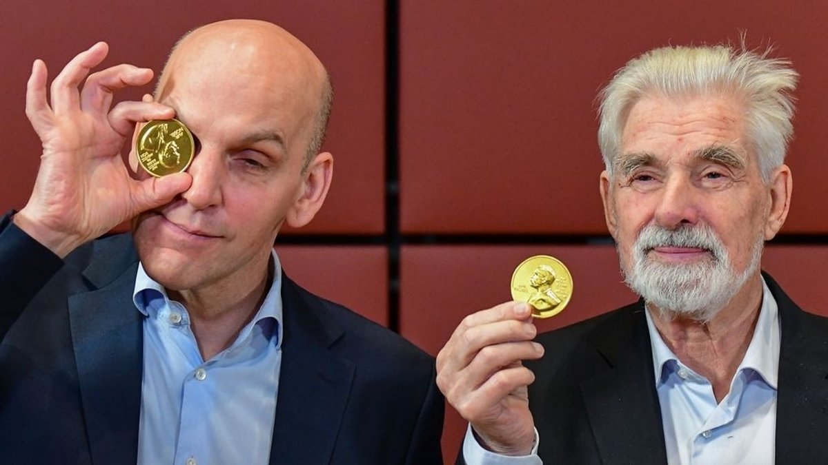 Die deutschen Nobelpreisträger 2021 Klaus Hasselmann (rechts) und Benjamin List. 