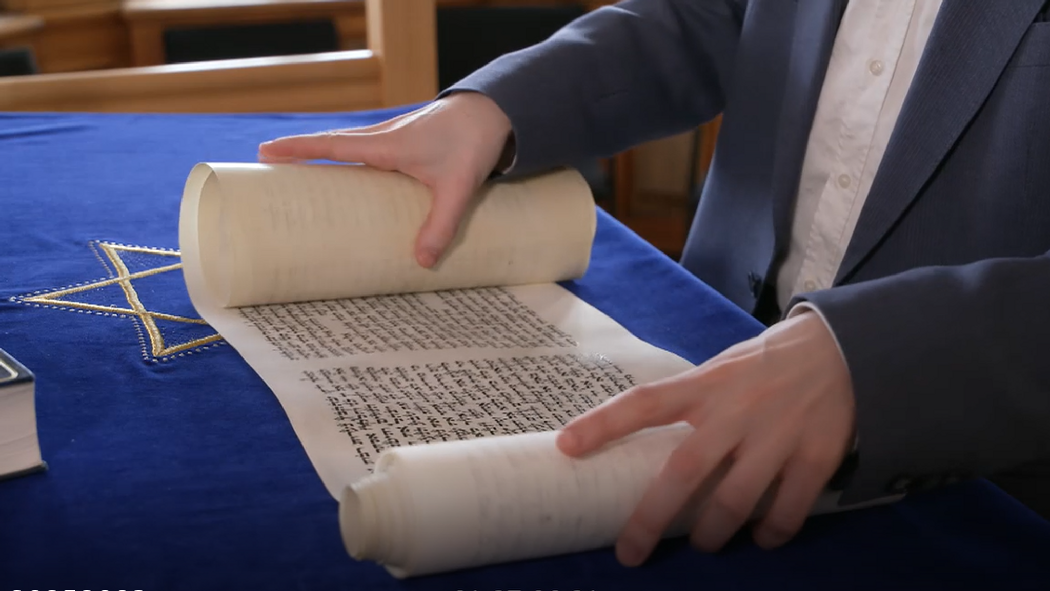 Purim – Handschriftliche Rolle mit der Esther-Geschichte | Bild: BR Purim – Handschriftliche Rolle mit der Esther-Geschichte