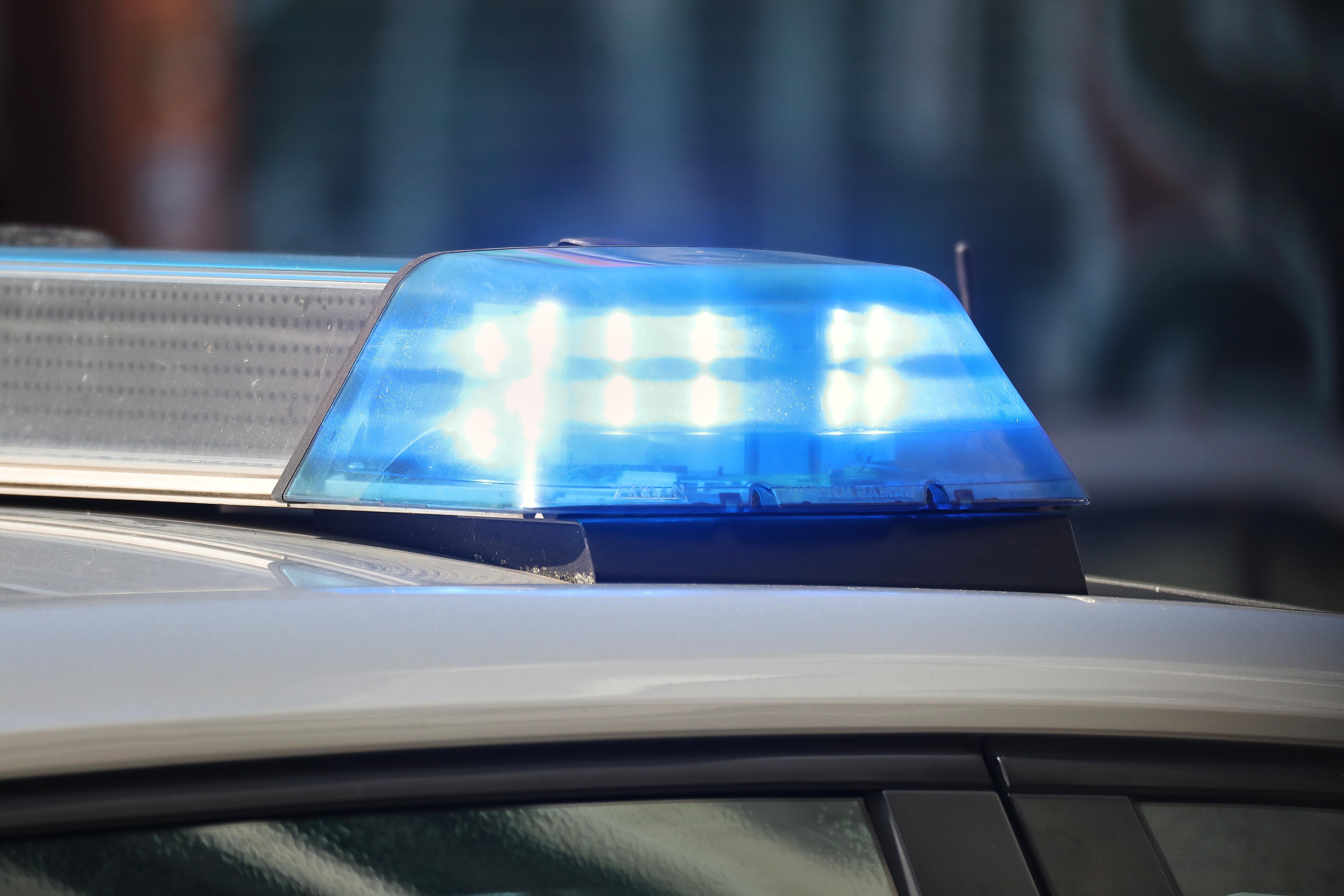 Bei einem Busunfall auf der A8 in Höhe der Anschlussstelle Irschenberg sind kurz nach Mitternacht dreißig Menschen verletzt worden (Symbolbild)