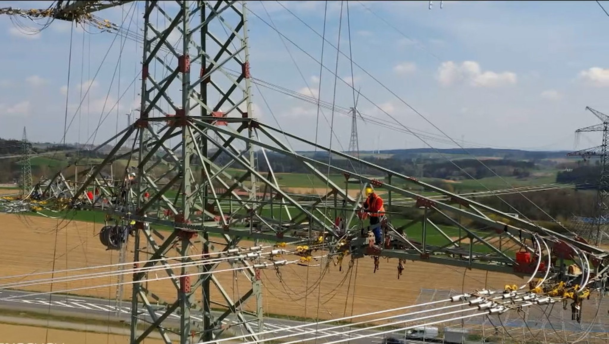 Bauarbeiten an Hochspannungsleitungen