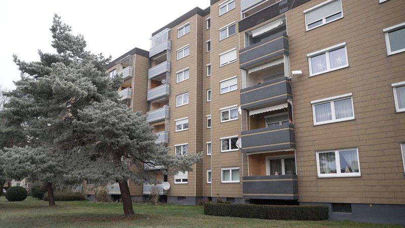 Blick auf einen Häuser-Block | Bild: BR Blick auf einen Häuser-Block