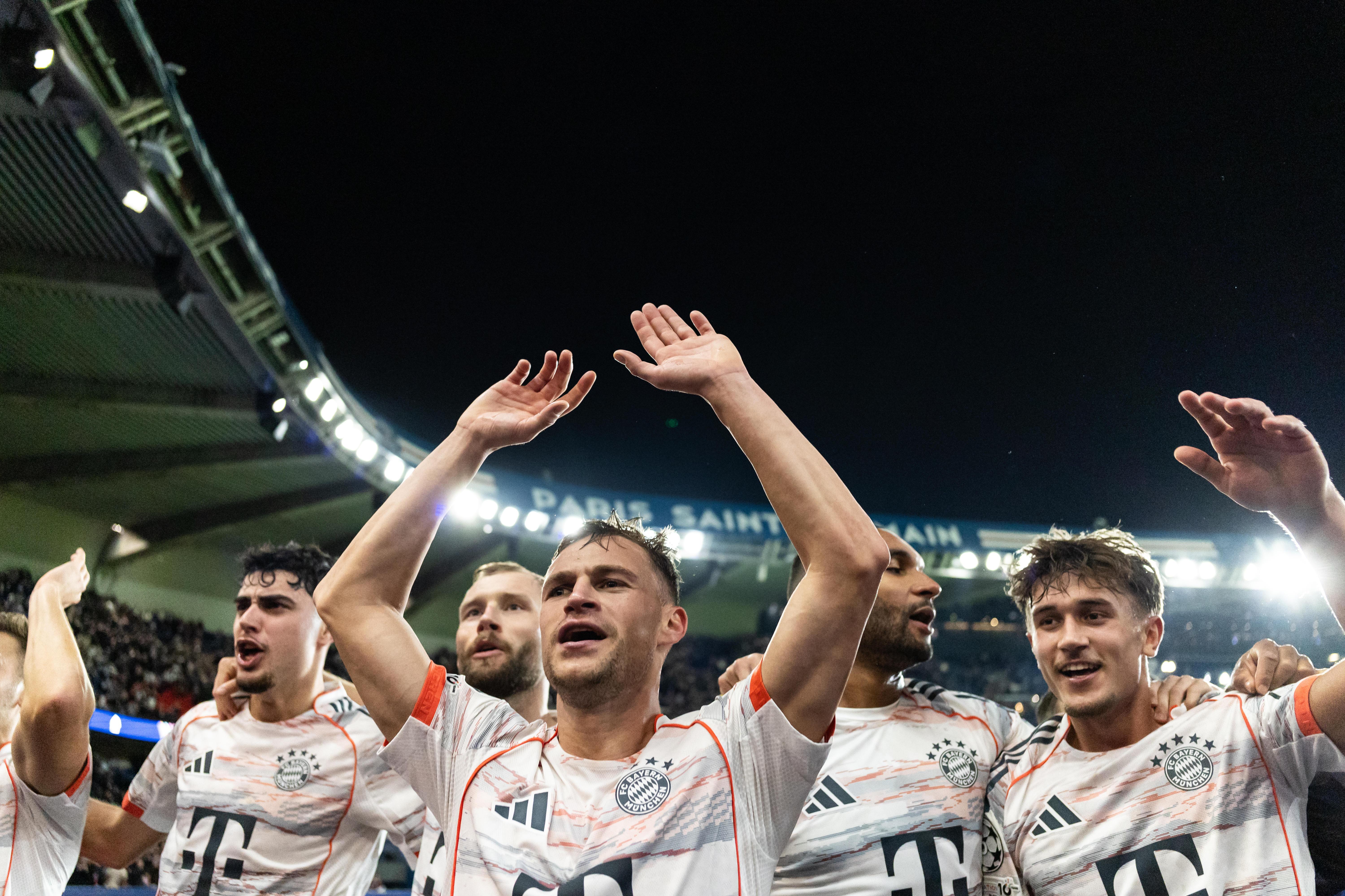 Jubelnde FC-Bayern-Spieler