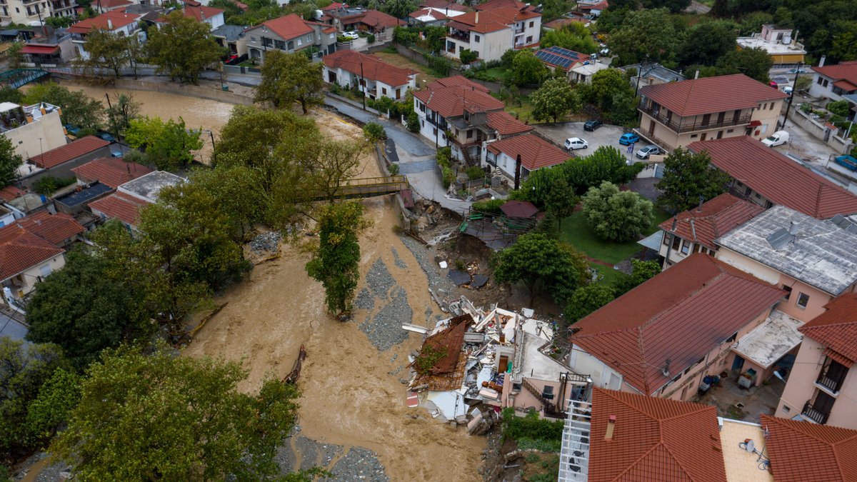 Region Thessalien, katastrophale Überschwemmungen nach schwerem Sturm und riesigen Wassermassen durch Regenfälle. Momentaufnahme in der Stadt Volos