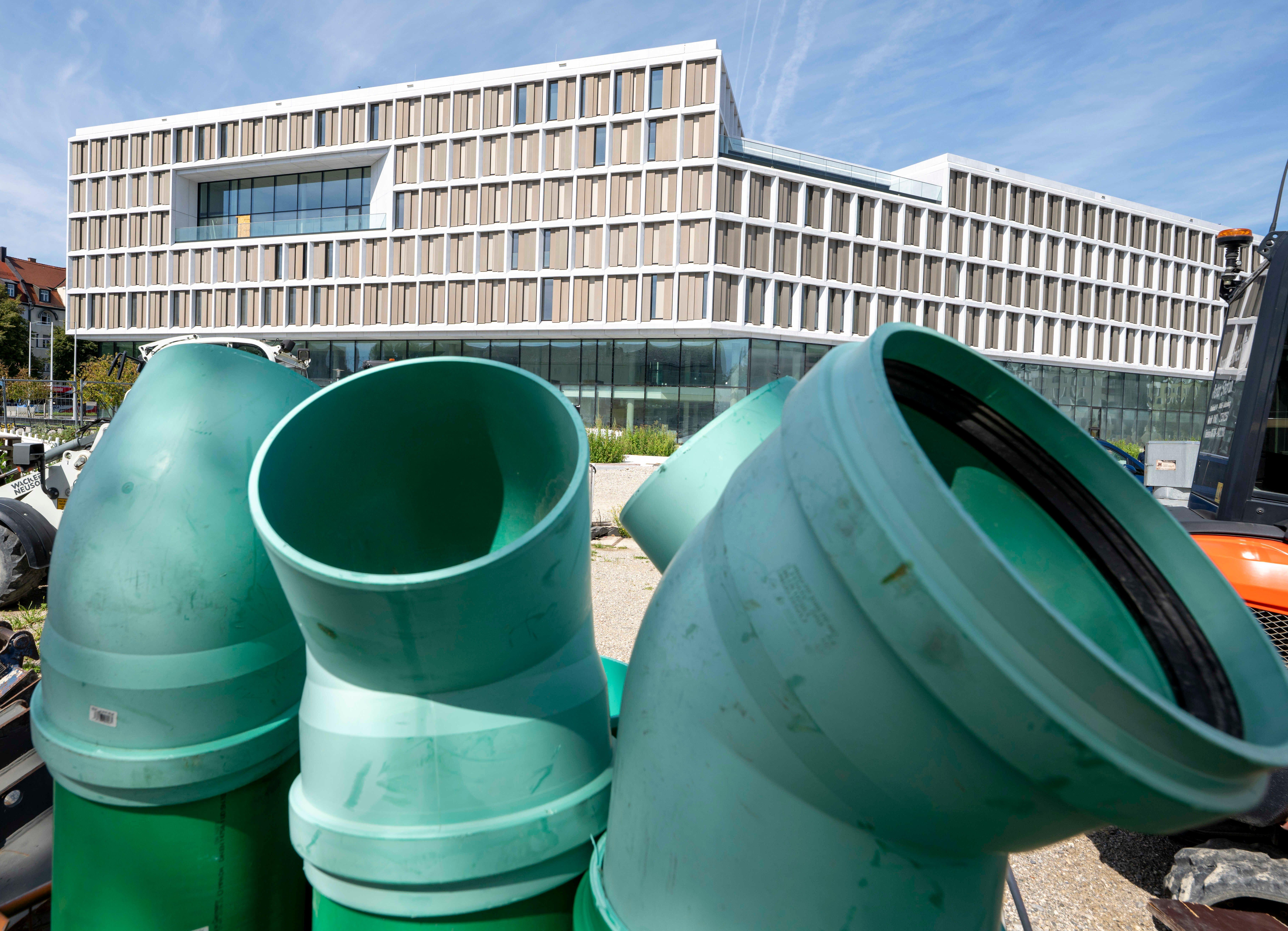 Das noch im Bau befindliche Strafjustizzentrum in München verschlingt Millionen Euro.