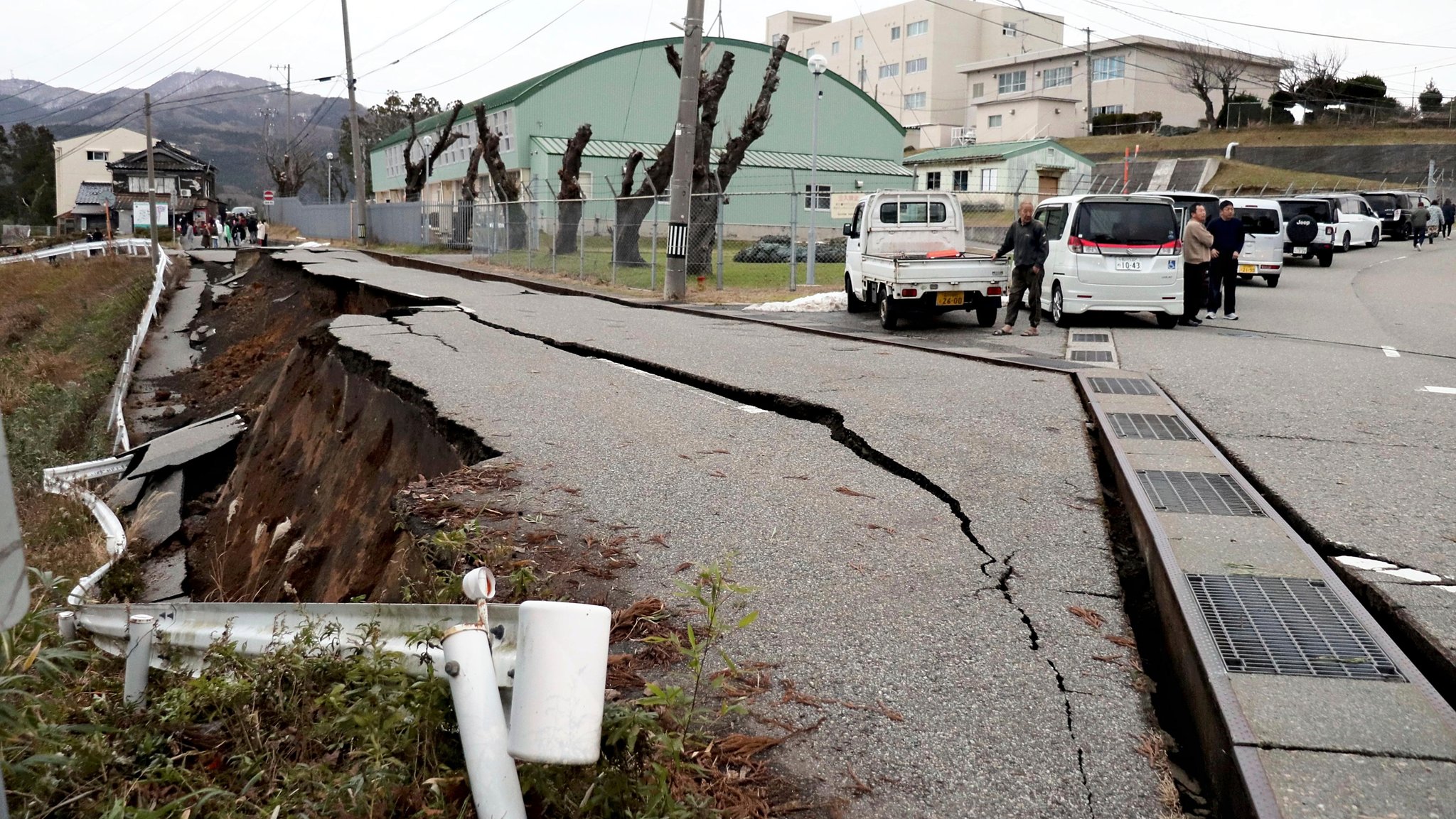 In der Stadt Wajima wurde eine Straße zerstört von dem Erdbeben, das am Neujahrstag eine Region in der Mitte Japans erschüttert hat.