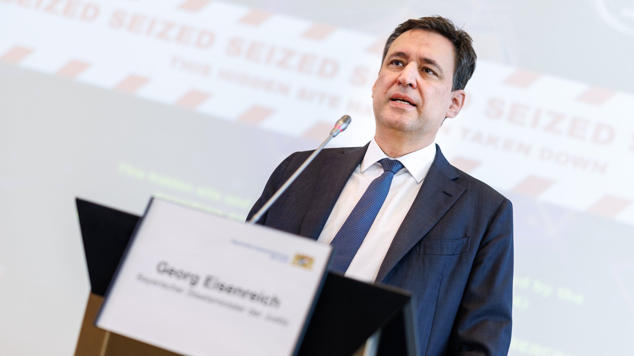 Bayerns Justizminister Georg Eisenreich bei der Pressekonferenz zur "Operation Alice".
