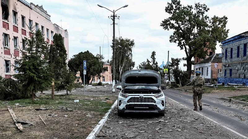 Archivbild: Ukrainischer Soldat in Sudscha im Gebiet Kursk | Bild: REUTERS/Yan Dobronosov/File Photo Archivbild: Ukrainischer Soldat in Sudscha im Gebiet Kursk