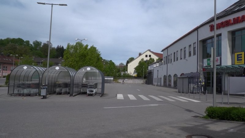 Der Tatort vor dem Einkaufszentrum in Murnau