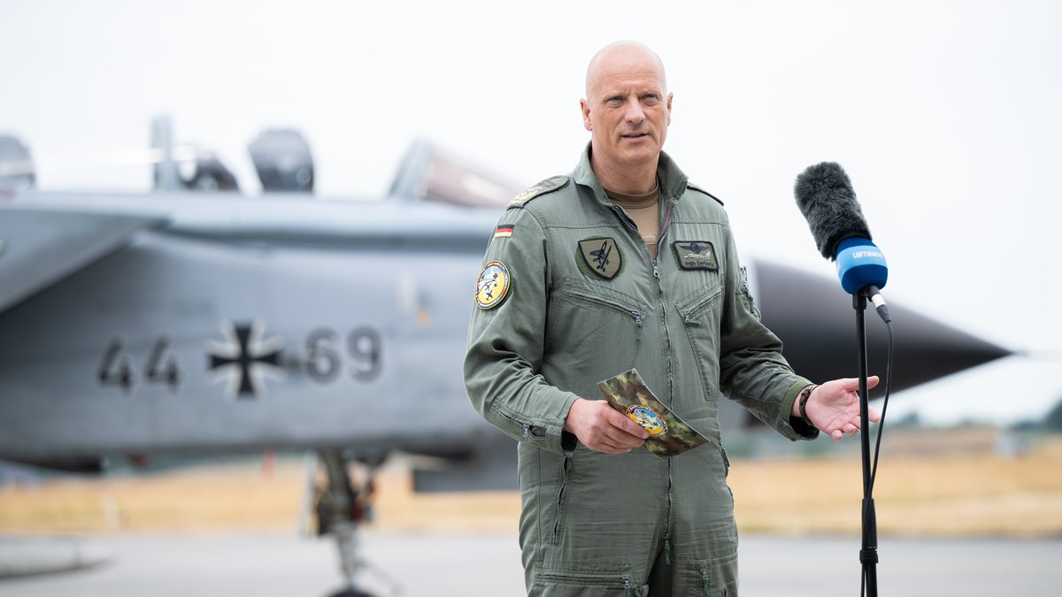 Luftwaffen-Inspekteur Ingo Gerhartz zieht auf dem Luftwaffenstützpunkt in Jagel Bilanz