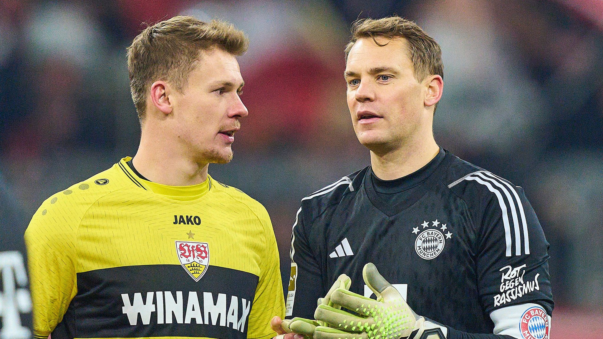 Konkurrenten? Kollegen? Vorgänger und Nachfolger? Manuel Neuer (rechts) im Gespräch mit Alexander Nübel