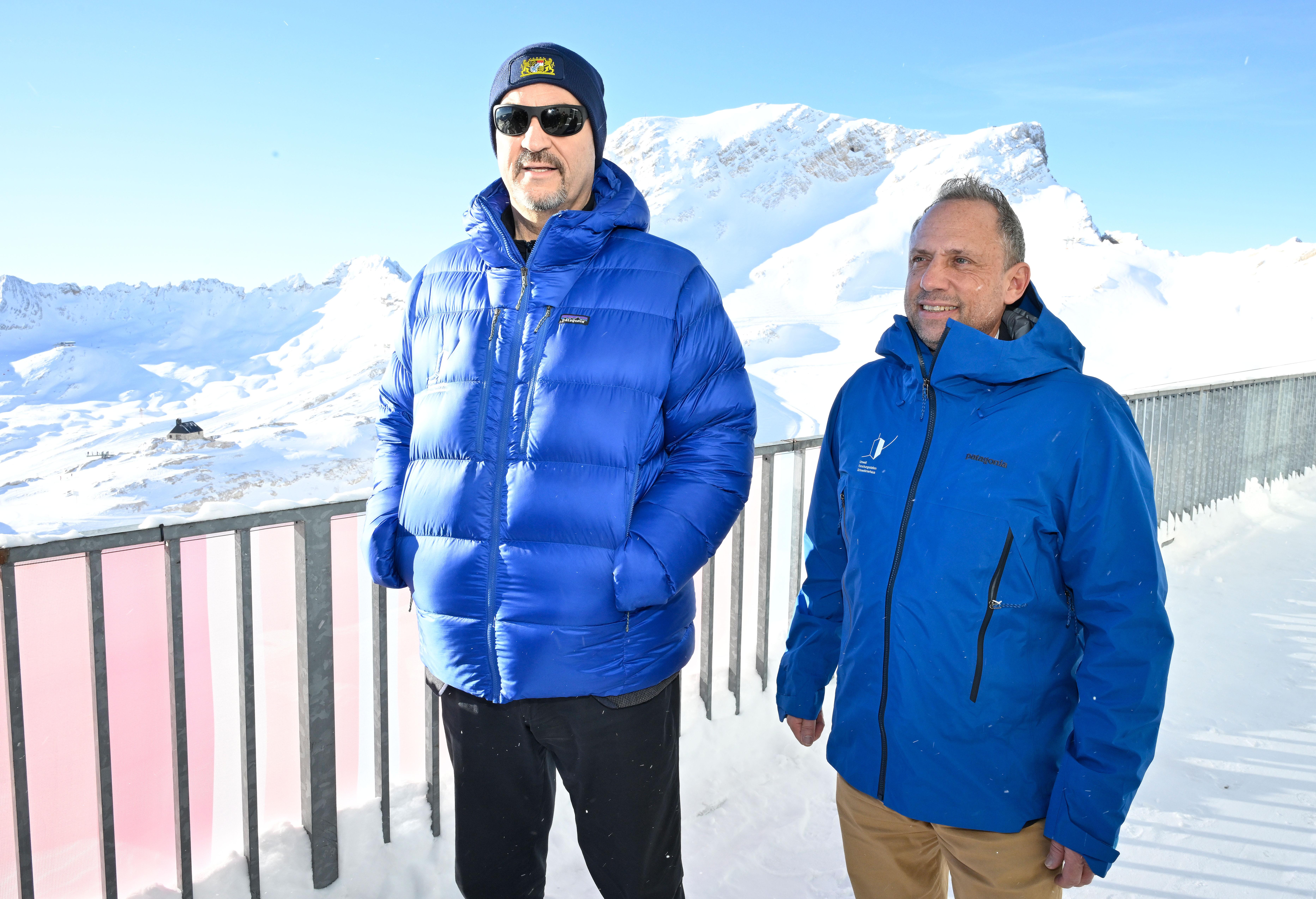 Archivbild: Bayerns Ministerpräsident Markus Söder (CSU) und Umweltminister Thorsten Glauber (Freie Wähler) beim Schneefernhaus 