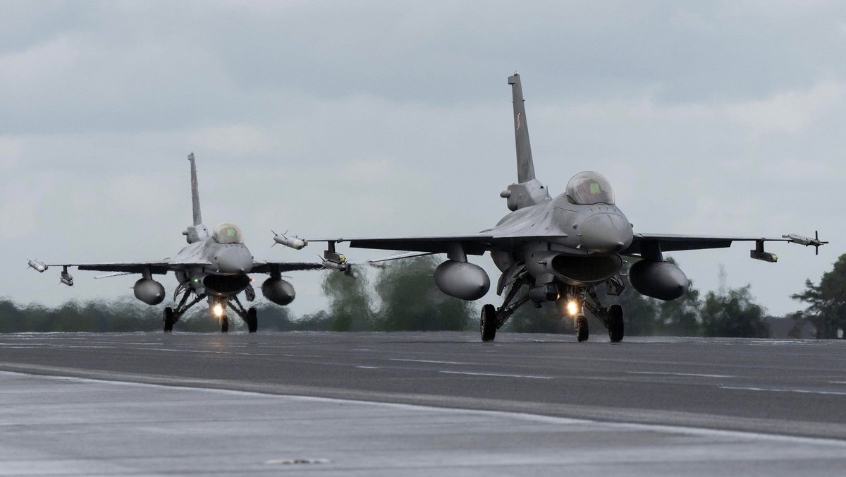 Lieferung von F-16 an Ukraine begonnen – Einsatz noch im Sommer