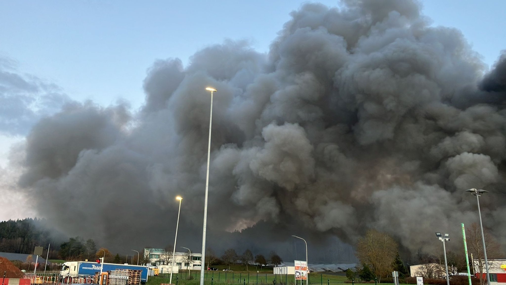 Brand im Holzlager des Hobelwerks in Pressath