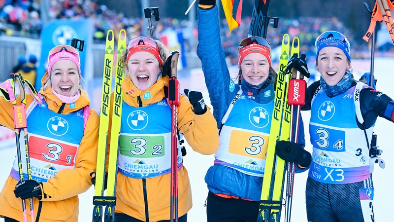 Biathlon-Frauenstaffel in Ruhpolding (v.l.) Stefanie Scherer, Selina Grotian, Sophia Schneider, Franziska Preuß | Bild: picture-alliance/dpa Biathlon-Frauenstaffel in Ruhpolding (v.l.) Stefanie Scherer, Selina Grotian, Sophia Schneider, Franziska Preuß