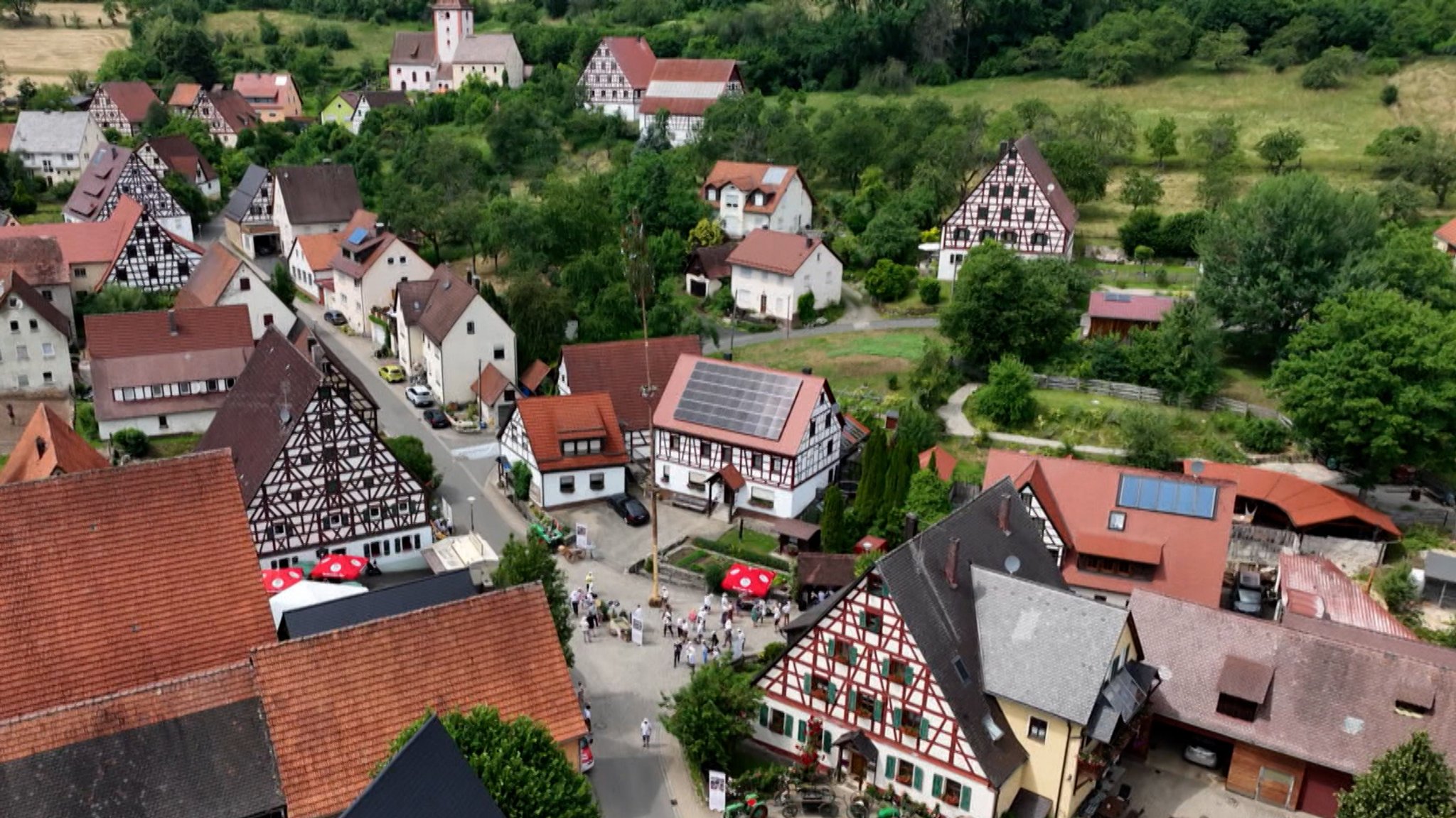 (Symbolbild) Luftansicht von Oberkrumbach im Nürnberger Land.
