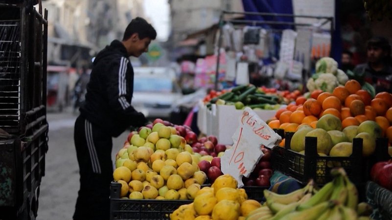 Nach 13 Jahren Bürgerkrieg und Mangelwirtschaft ist die materielle Not in Syrien groß. | Bild: Bayerischer Rundfunk 2024 Nach 13 Jahren Bürgerkrieg und Mangelwirtschaft ist die materielle Not in Syrien groß.