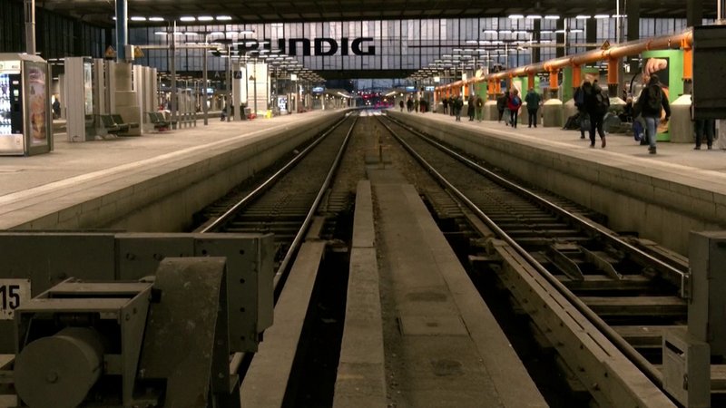 Leere Bahngleise am Münchner Hauptbahnhof.