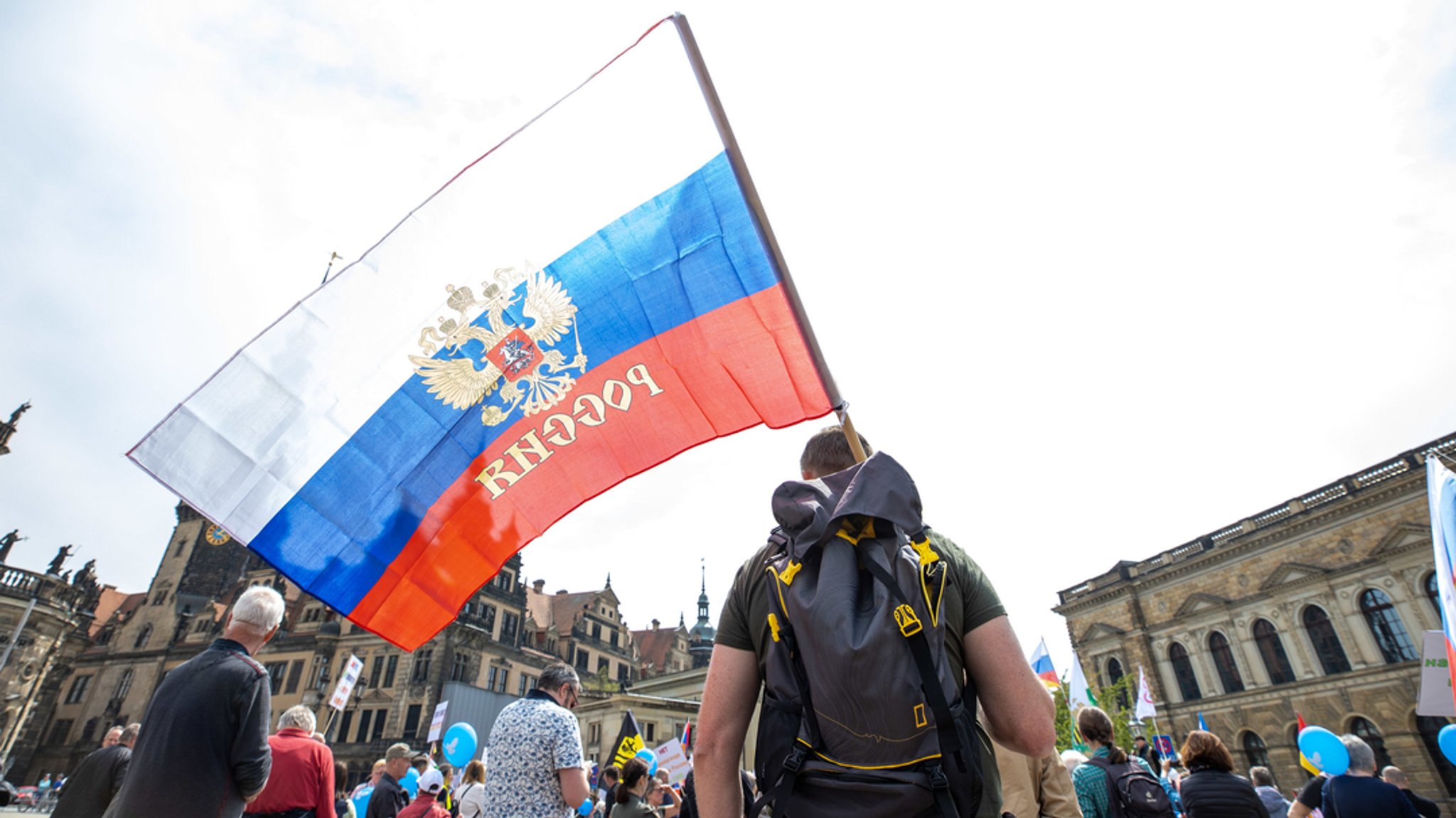 Archivbild (30.04.2022): Pro-russische Demonstration in Dresden.