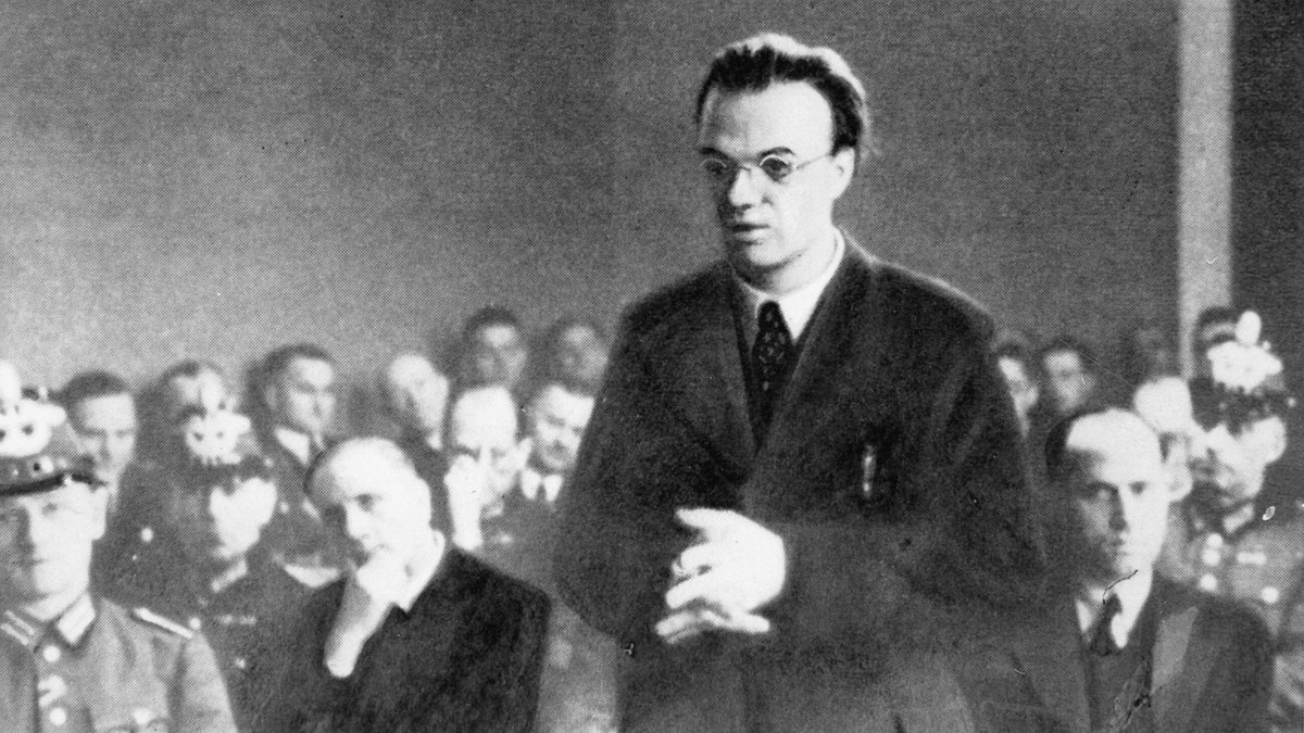 Pater Alfred Delp als Angeklagter vor dem Volksgerichtshof nach dem Anschlag vom 20.Juli 1944.