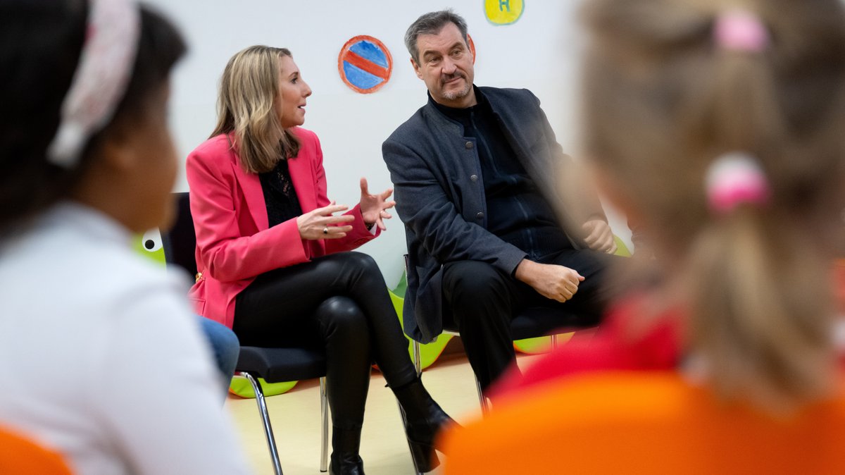 Hymnenpflicht an Schulen: Kultusministerin bremst CSU