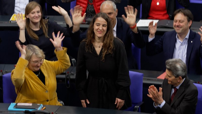 Als Nachrückerin im Bundestag ist Heike Heubach eine Ausnahme-Erscheinung: Erstmals gibt es eine gehörlose Politikerin im deutschen Parlament.