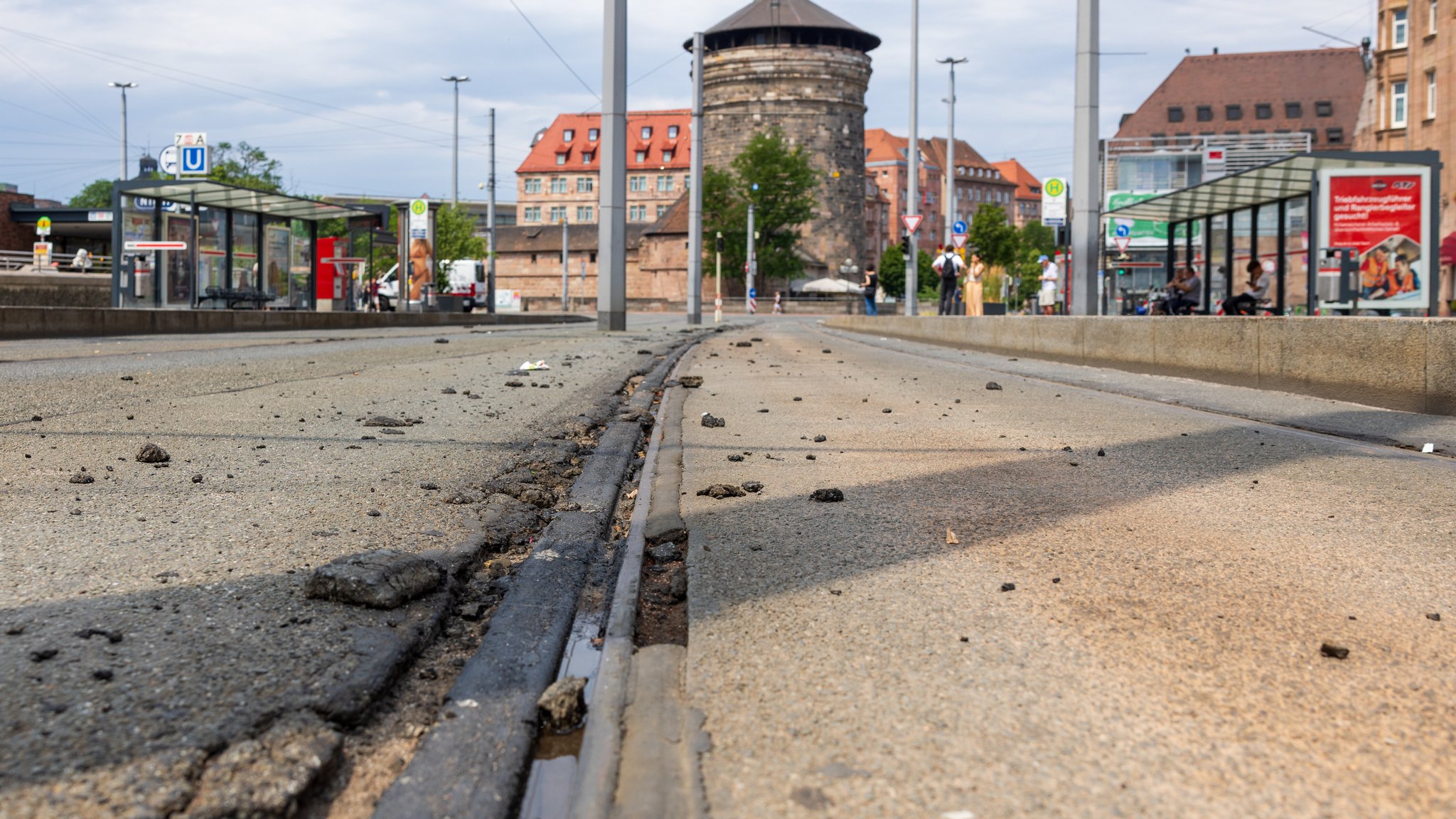 Hitzeschaden: Nürnberger Straßenbahn steht still - wie handeln?