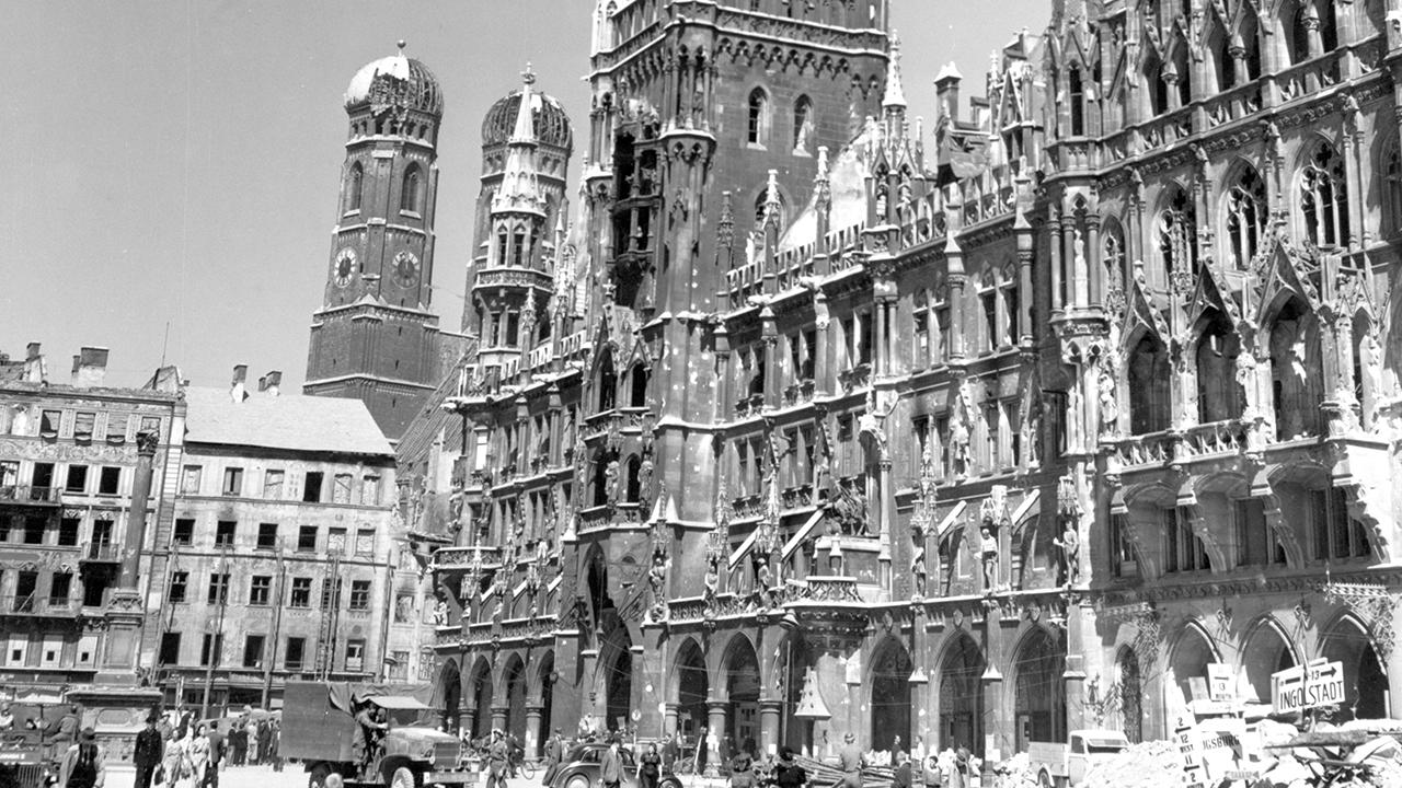 Das Münchner Rathaus im Jahr 1945