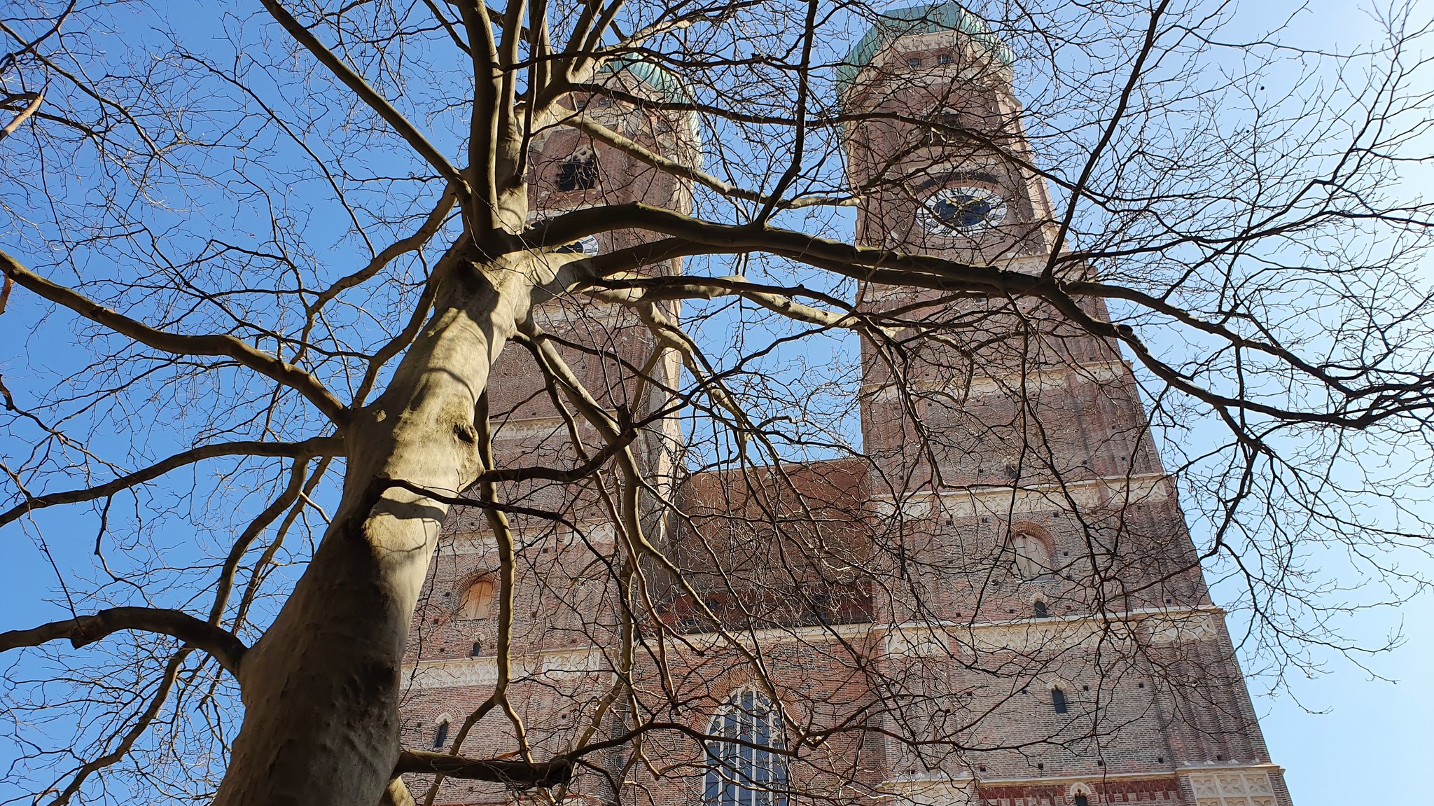 Südturm des Münchner Doms nach zehn Jahren wieder geöffnet